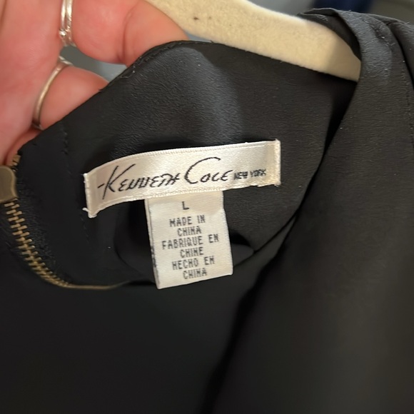 Kenneth Cole black ruffle sleeveless  layers flowy work business casual top L - Picture 10 of 10